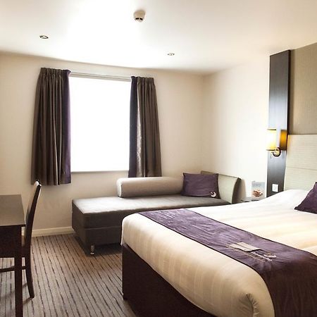 Premier Inn Fleet Luaran gambar