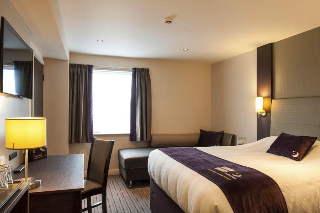 Premier Inn Fleet Luaran gambar
