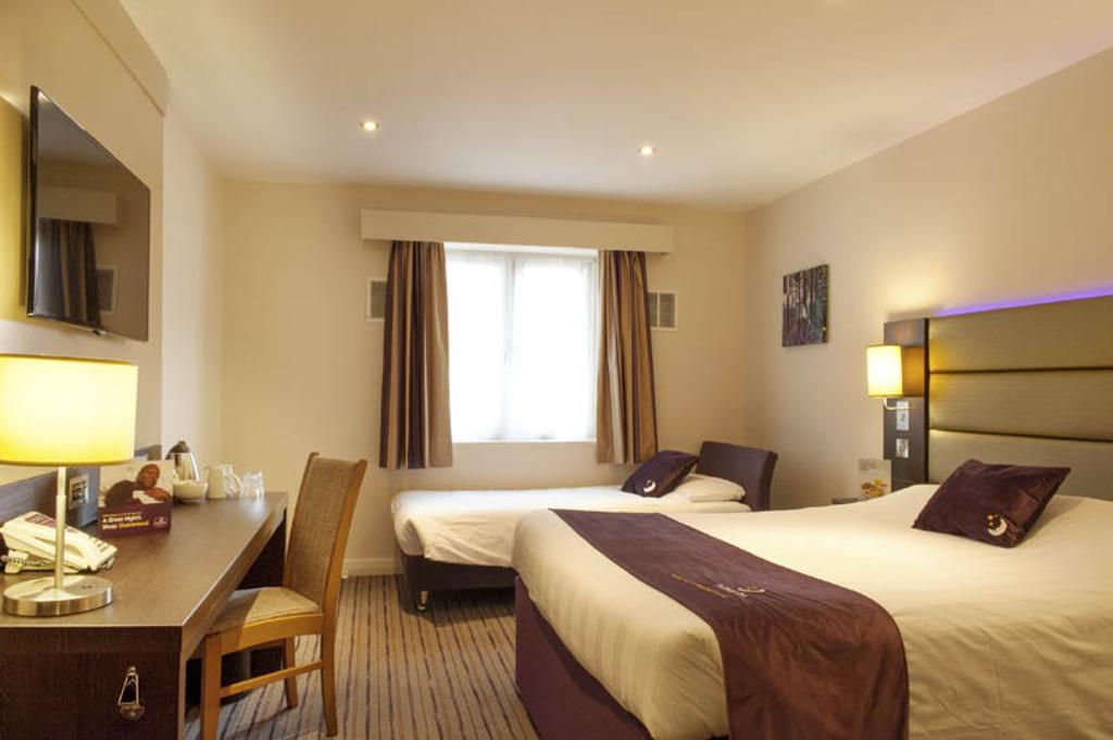 Premier Inn Fleet Luaran gambar