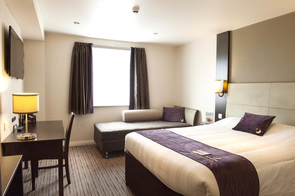 Premier Inn Fleet Luaran gambar