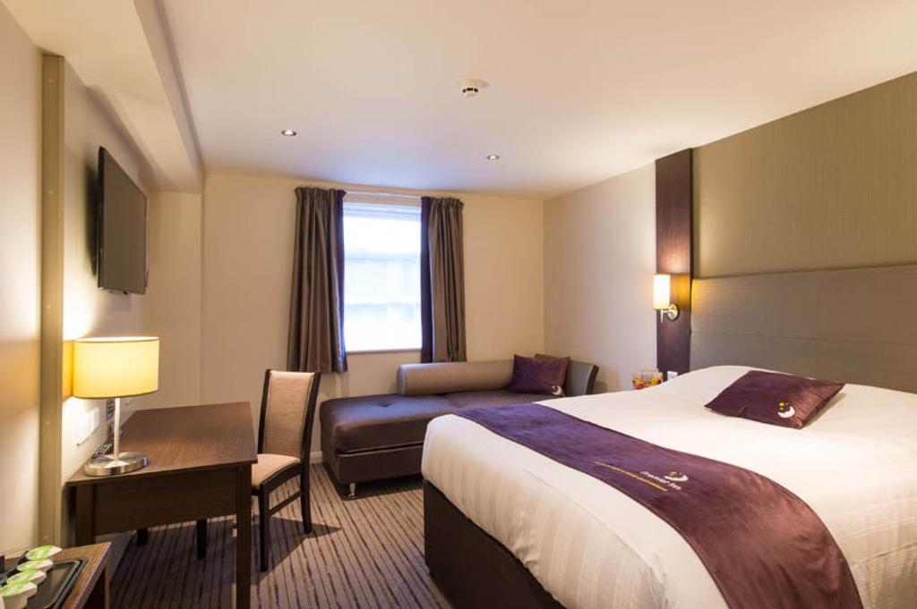 Premier Inn Fleet Luaran gambar