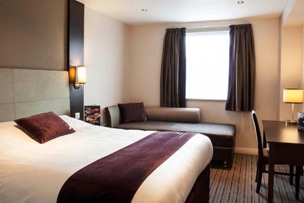 Premier Inn Fleet Luaran gambar